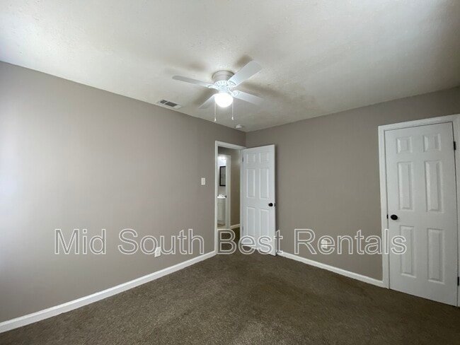 Building Photo - 3643 Debby Dr