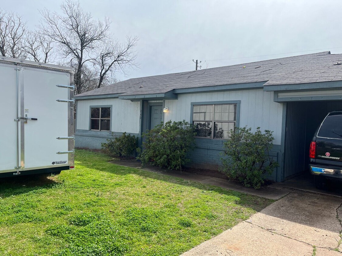 Primary Photo - Ranch Style 2 Bedroom Home in a Cul-de-Sac...