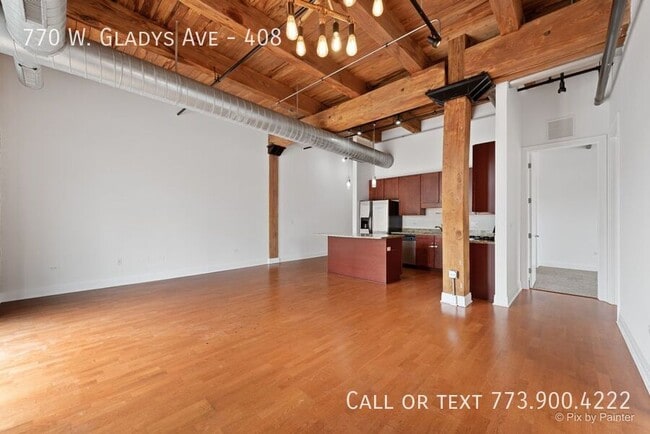 Building Photo - 770 W Gladys Ave