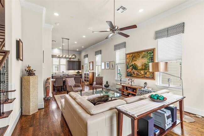 Foto del edificio - 2318 Hutchins St