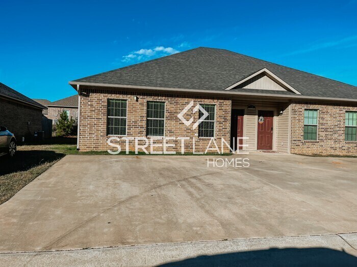 Primary Photo - NOW OFFERING $350 OFF FIRST FULL MONTH IF ...