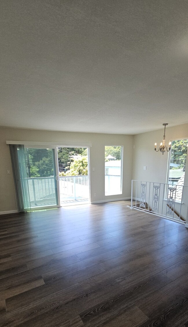 Building Photo - Stunning 2+-bedroom Capitola Home with a b...