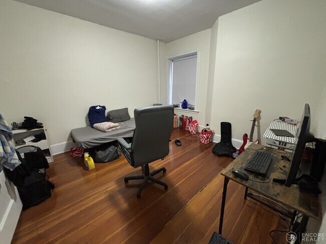 Foto del edificio - 1595 Beacon St