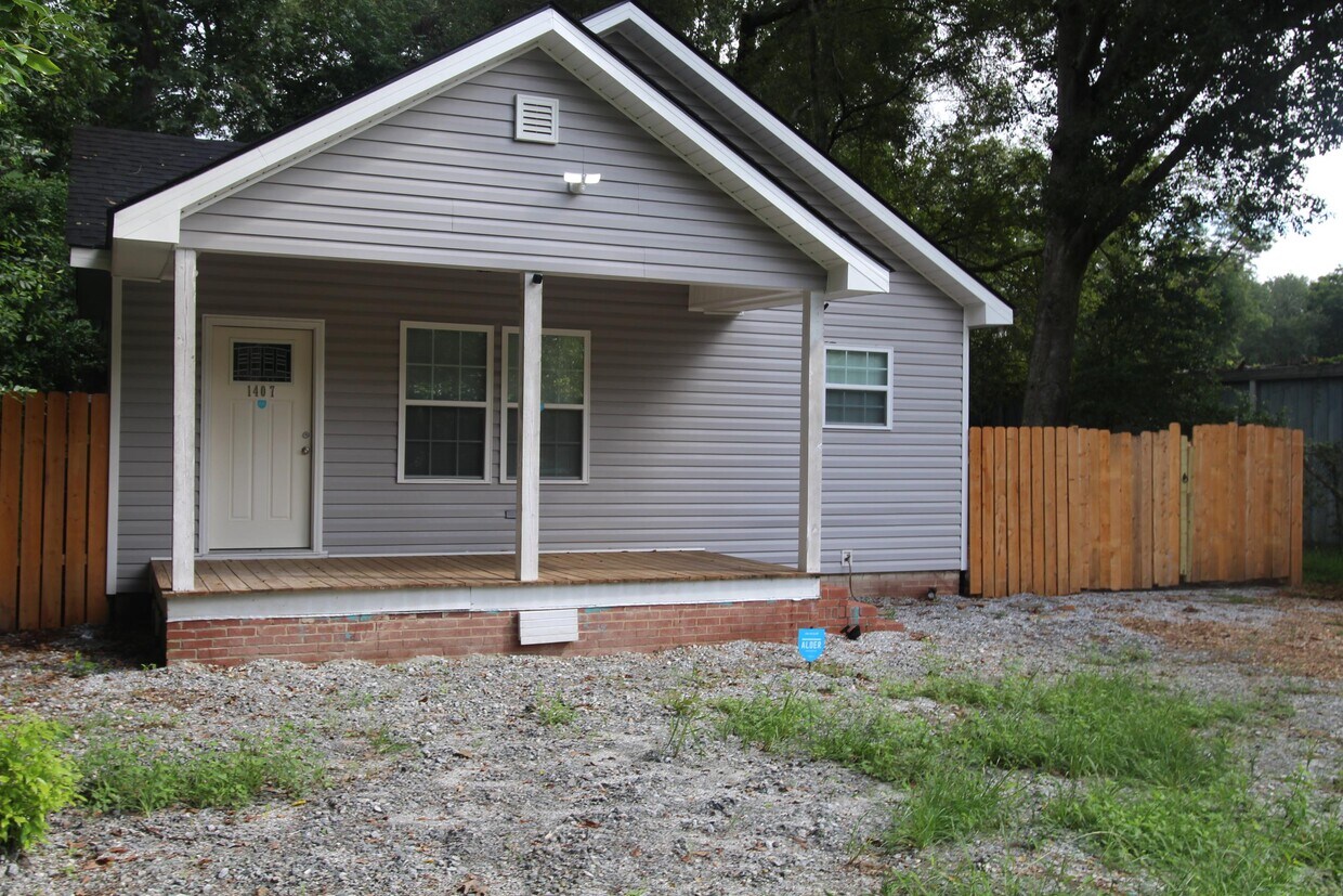 Primary Photo - 1407 E Broad Ave