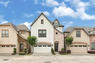 Building Photo - 1531 Woodbend Park S