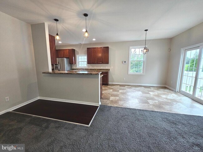 Foto del edificio - 270 Waterway Dr