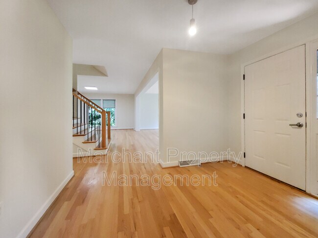 Building Photo - 107 Sugarfield Ct