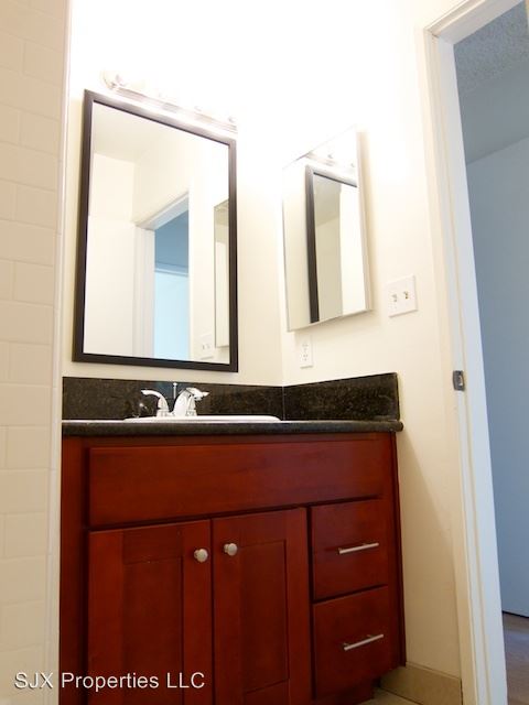 Foto principal - 8061 Romaine St