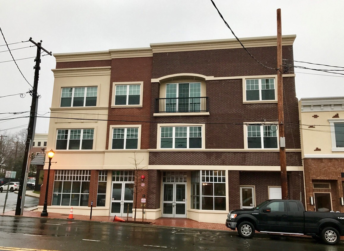 Foto principal - Huntington Professional Suites