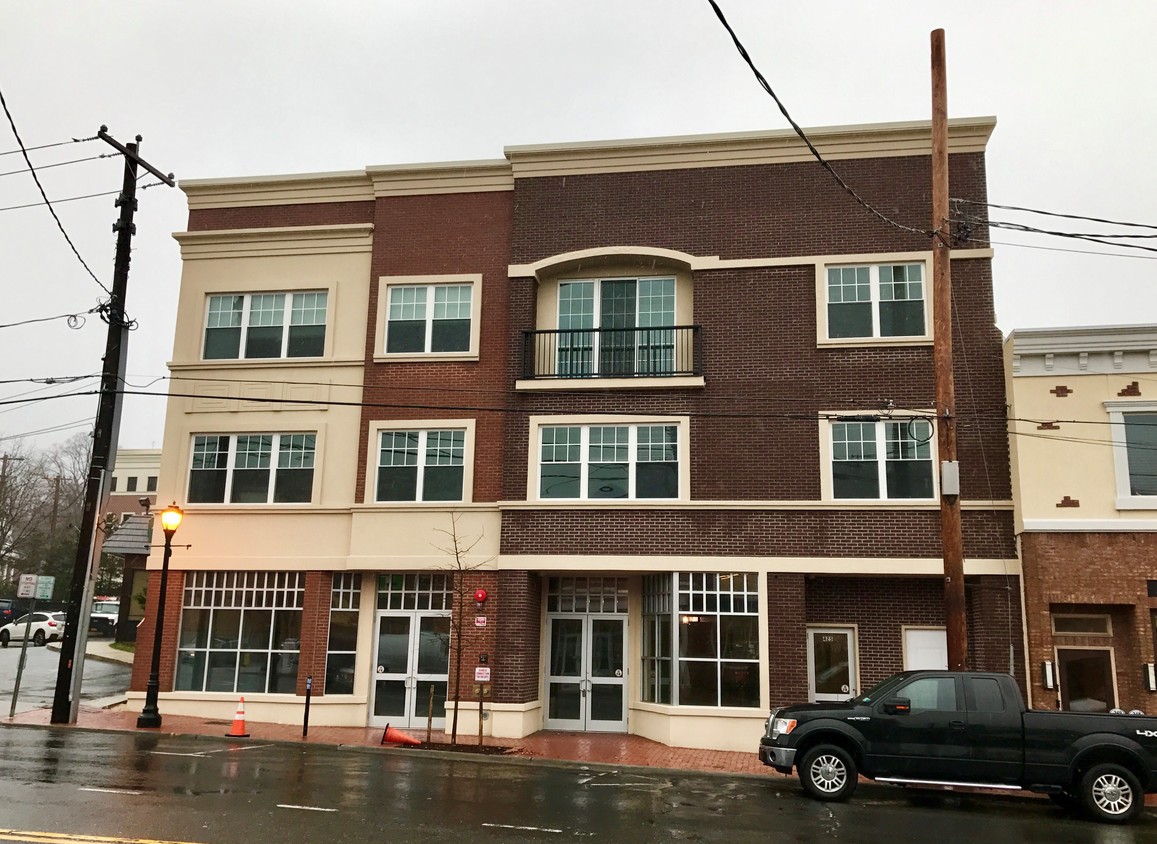 Primary Photo - Huntington Professional Suites