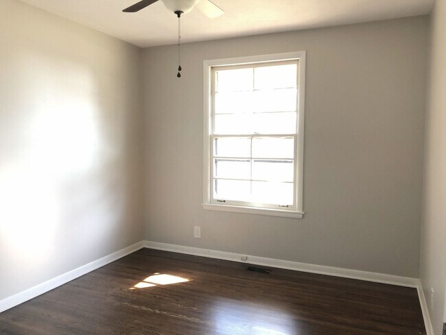 Foto del edificio - Recently Renovated Three Bedroom Home in Hendersonville