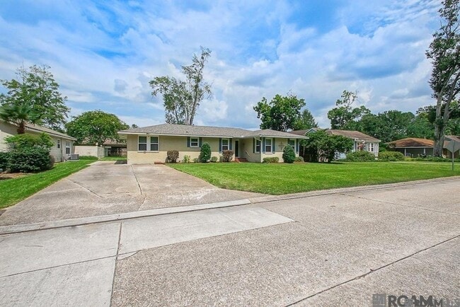 Building Photo - 327 Marion Dr