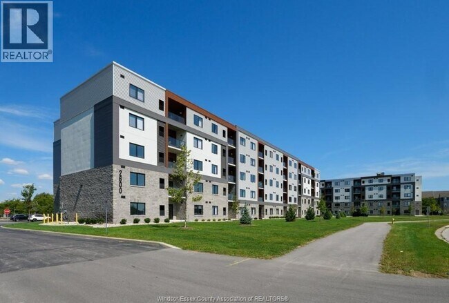 Building Photo - 2600 Sandwich W Pkwy