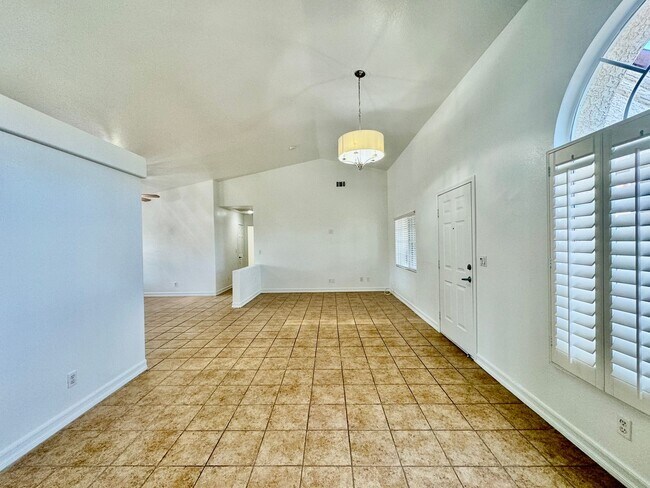 Foto del edificio - Charming 2 bedroom home in northwest. Very open floorplan.
