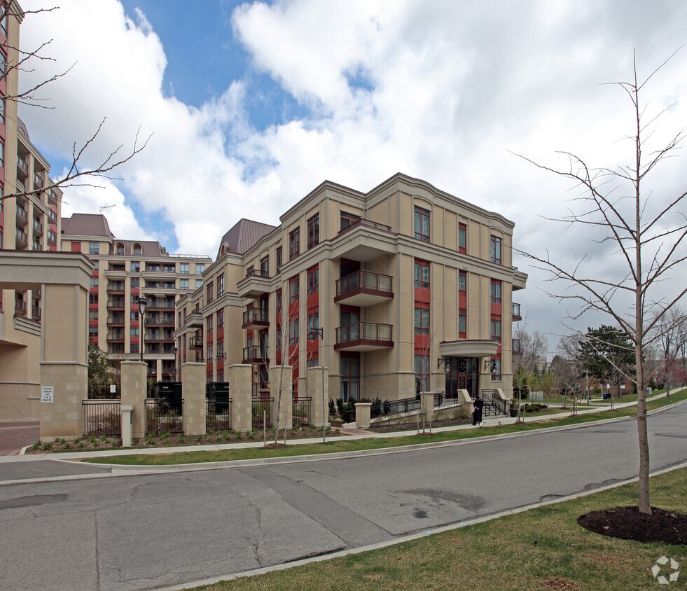 Photo du bâtiment - 15 Rean Dr