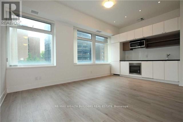 Photo du bâtiment - 111 St Clair Ave W