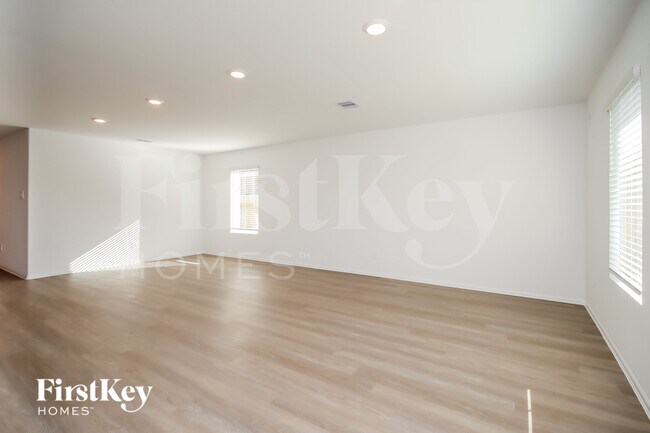 Foto del edificio - 24143 Becker Hollow Ln