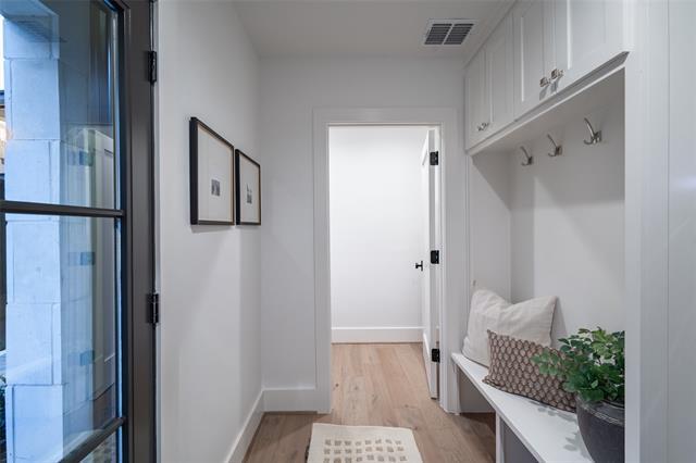 Foto del edificio - 4529 Emerson Ave