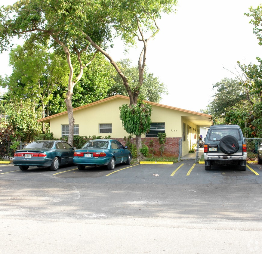 Primary Photo - 2715 SW 10th St