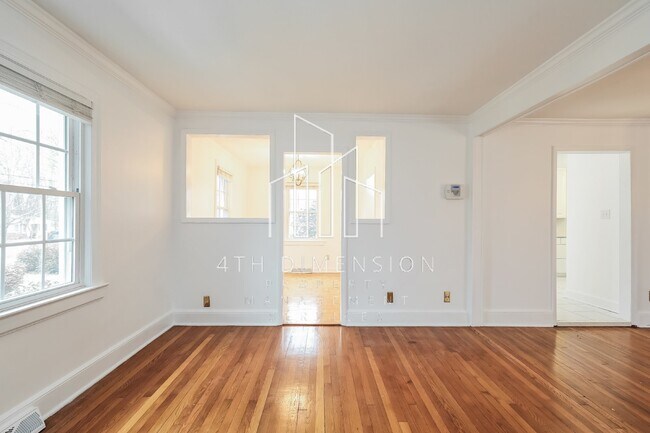 Building Photo - Charming Kirkwood 3 Bedroom Home with 2 Fu...