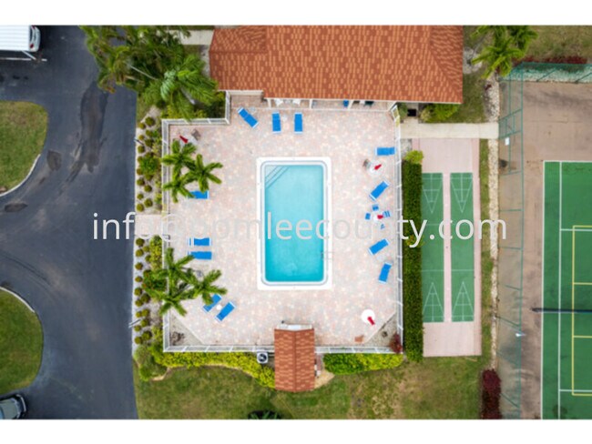 Building Photo - Convenient South Fort Myers Location-furni...
