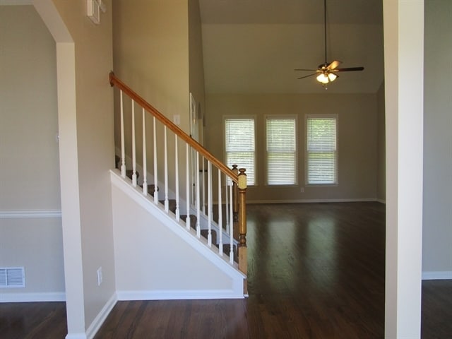 Building Photo - 623 Redwood Ln