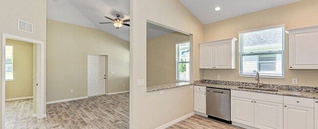 Building Photo - Del Boca Vista  6