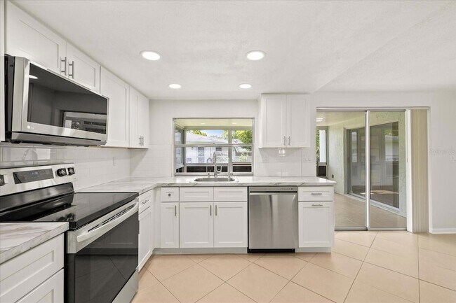 Foto del edificio - 7751 Cherrytree Ln