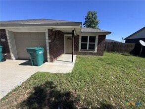 Building Photo - 1615 Pontotoc Trce