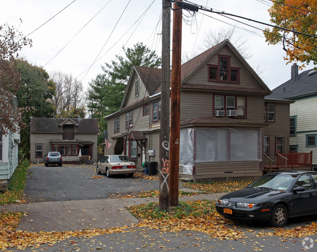 Primary Photo - 1011 Carbon St