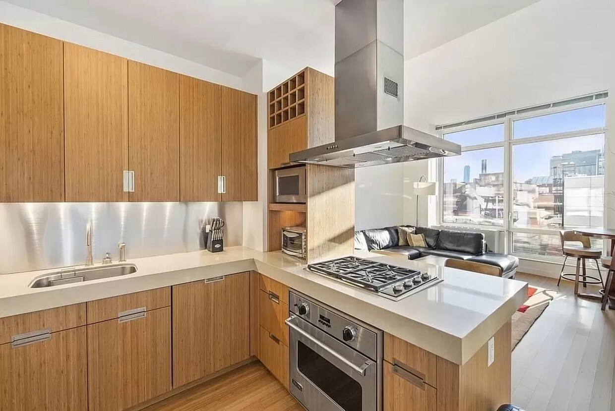 Primary Photo - 130 W 20th St