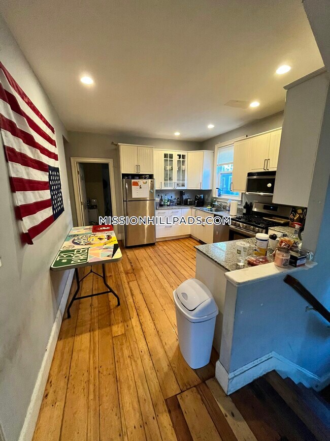 Foto del edificio - 731 Parker St