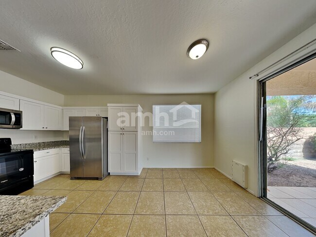Building Photo - 3443 E Santa Fe Ln