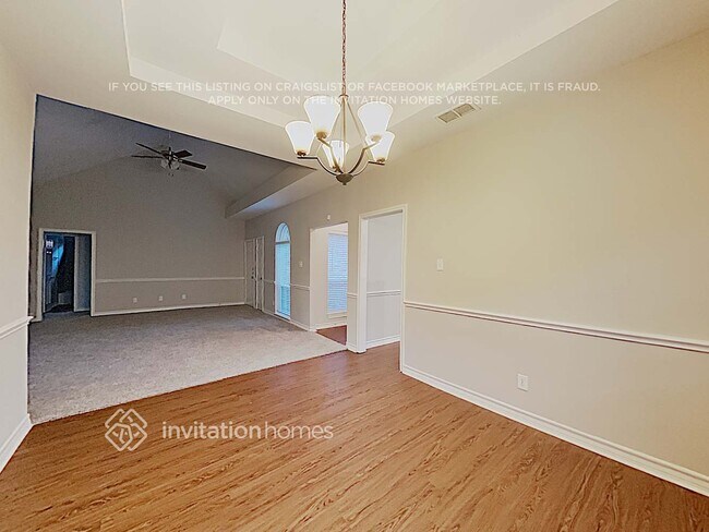 Foto del edificio - 6808 Running Creek Dr
