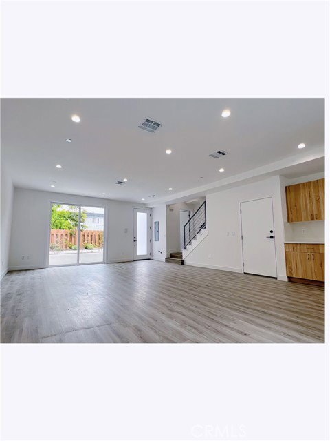 Building Photo - 95 Harkness Ave