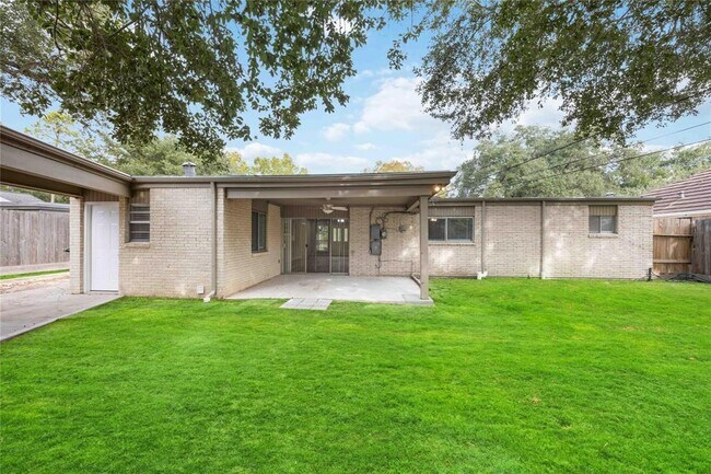 Building Photo - 5507 Braesvalley Dr