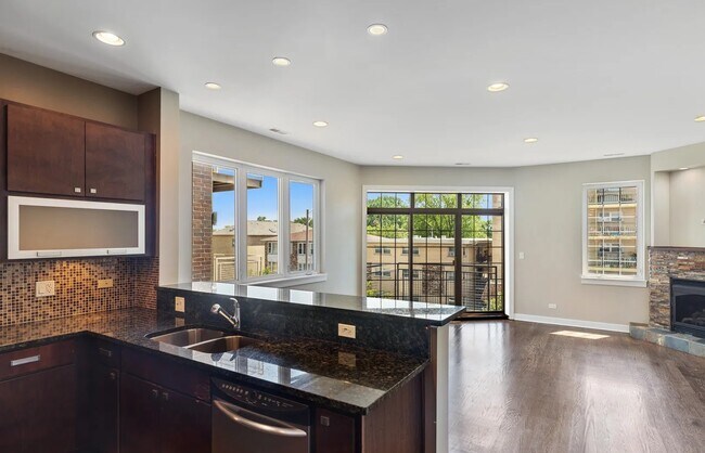 Foto del edificio - 7932 W Grand Ave