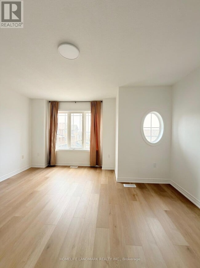 Building Photo - 60 Bloom Cres