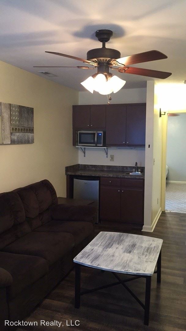 Building Photo - 1358 Bradley Dr