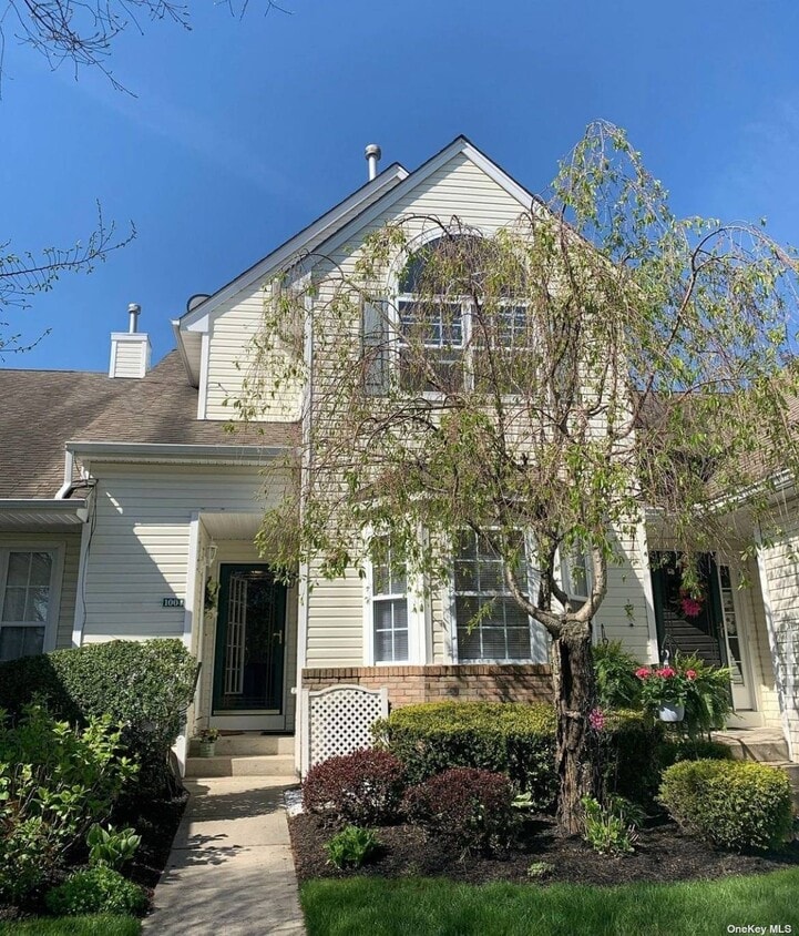 1003 Constance Ln, Port Jefferson Station, NY 11776 Condo for Rent in