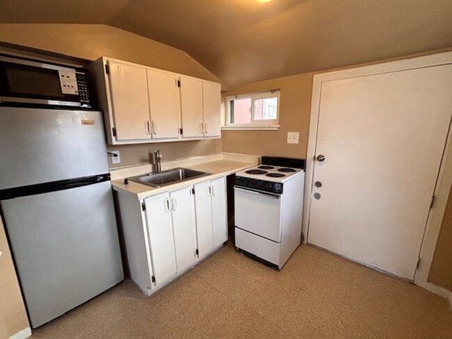 Building Photo - CAR1930-1990>**