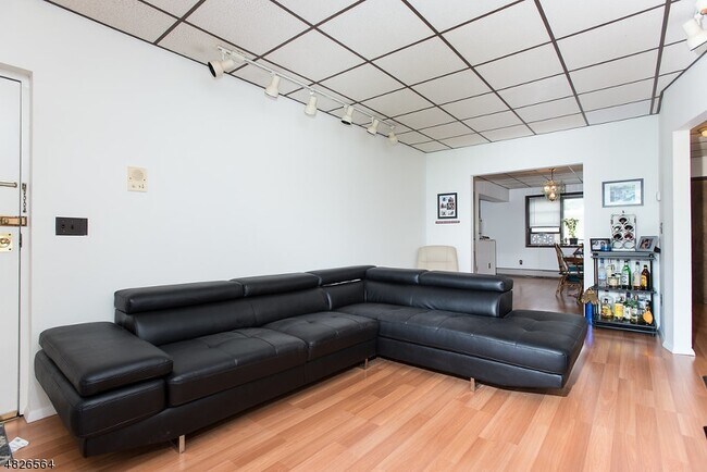 Foto del edificio - 6 Walnut Pl