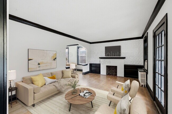 Building Photo - 5055 Lindenwood Ave