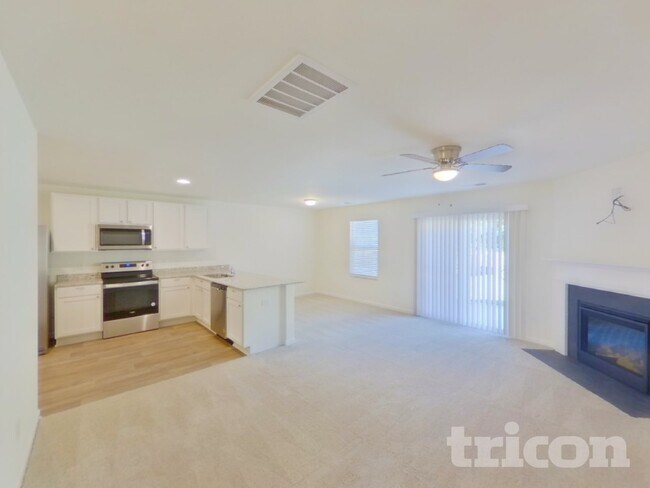 Building Photo - 1073 Crescent Moon Lp