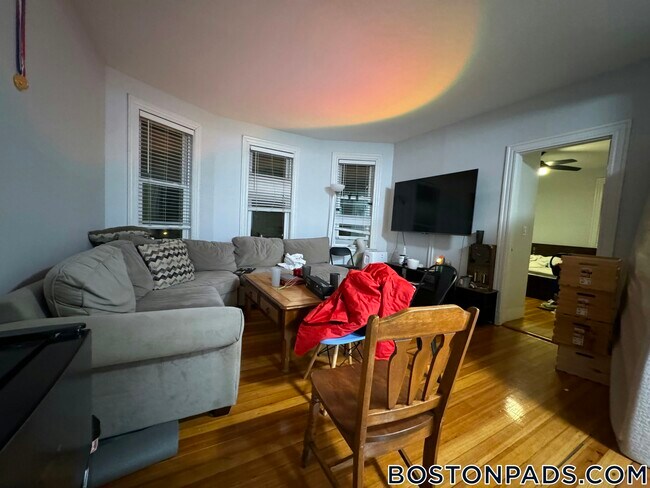 Foto del edificio - 24 Farrington Ave