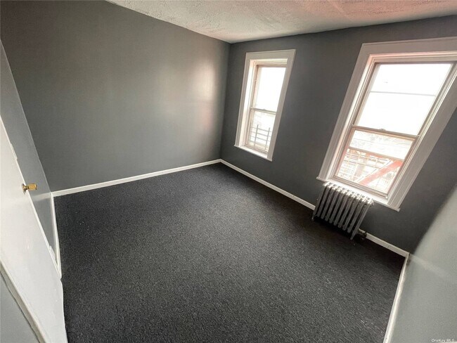 Foto del edificio - 91-17 172nd St