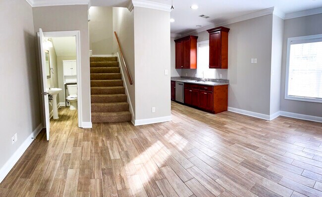 Entrando al apartamento - 919 Muirfield Dr