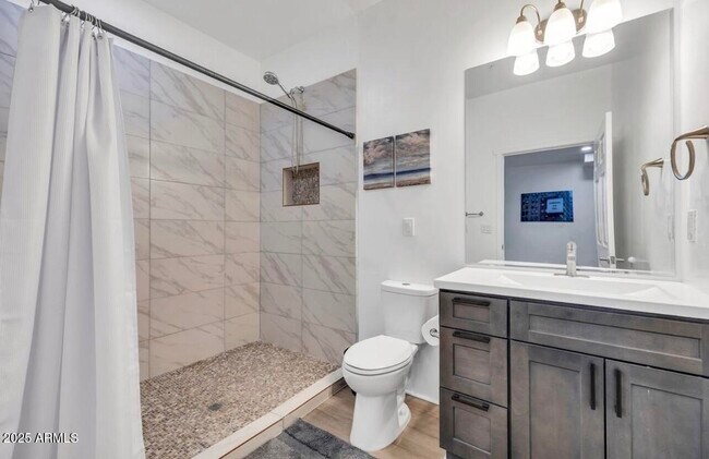 Foto del edificio - 830 S Farmer Ave