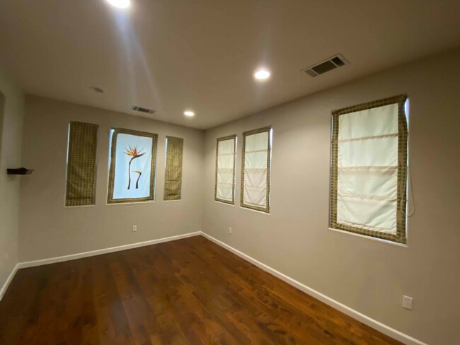 Foto del edificio - 4625 Malayan St