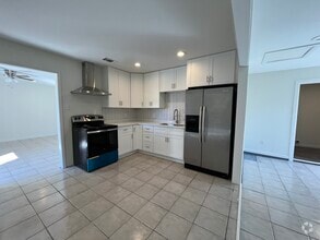 Building Photo - 1021 Sandalwood Dr